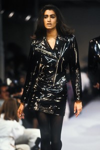 28367741_AzzedineAlaia1990WomenRTW16.thumb.jpg.32949dfdc6b6e41b4f65606f2fc9b4c6.jpg