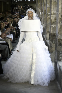 287520921_Chanel2003HauteCouture406.thumb.jpg.e6ff4aa2256112efe00aca458e009a38.jpg