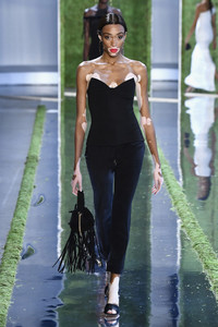 288332546_WinnieHarlowCushnieEtOchsRunwaySeptemberIklFyPZVMDRx.thumb.jpg.799c66ebf4dd14e43a8ae41d409825dd.jpg