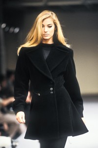 295399157_AzzedineAlaia1990WomenRTW122.thumb.jpg.72657b71629a28e0c23be836700e091b.jpg