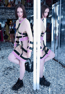 Coco+Rocha+Glenda+Bailey+Katie+Holmes+Host+jETnMT8_5pSx.jpg