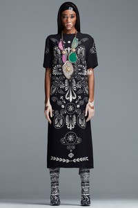36-fausto-puglisi-fall-ready-to-wear-2018.thumb.jpg.99e524db7cd82cb7d6c9172bc0dc4591.jpg