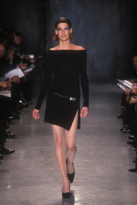 370491944_DonnaKaran1997WomenRTW3.thumb.jpg.291a1263dc8a5890cac60aa166cbbbfe.jpg