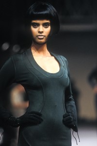 383951717_AzzedineAlaia1990WomenRTW118.thumb.jpg.9a2103dc2c6e6e92442e70c09aebe75d.jpg