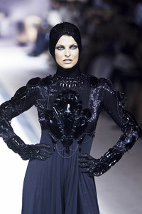 388133168_JeanPaulGaultier2003HauteCouture379.thumb.jpg.1b06296d1f1ab2f5d75f9ffa24bf5585.jpg