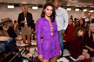 Kendall Jenner poses backstage at the Longchamp Fashion Show during New York Fashion Week at World Trade Center on September 8, 2018 in New York City.6.jpg