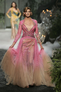 425462244_ChristianDior2005HauteCouture40.thumb.jpg.764a3c0138b5b333c669d37750f38f14.jpg