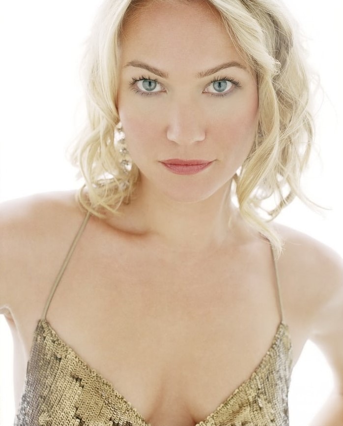 Sarah Wynter Date of Birth:15 February 1973. 