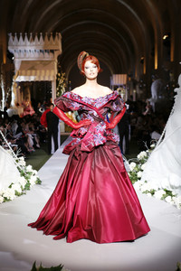 437110778_ChristianDior2007HauteCouture111.thumb.jpg.f468295de983b50888a81cf271785fad.jpg