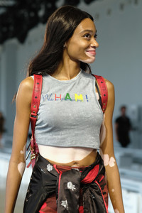 Winnie+Harlow+Nana+Judy+Front+Row+September+IqPu_MSJg0ox.jpg
