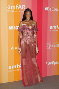 Winnie+Harlow+amfAR+Gala+Milano+2018+Red+Carpet+HKd94a_bXLWx.jpg