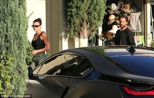 4F9112CF00000578-6119237-Home_bound_After_their_sushi_dinner_Sofia_and_Scott_headed_to_th-a-2_1535739240241.thumb.jpg.151e0dab6f13b3877dc83f156e0a391e.jpg