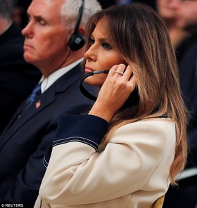 505EE25100000578-6181655-Tuning_in_The_first_lady_was_later_pictured_sitting_next_to_Mike-m-145_1537297491968.jpg