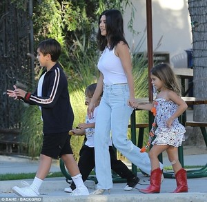 50694AD700000578-6186951-Day_before_Three_year_old_Reign_joined_his_siblings_and_Kourtney-a-40_1537405926538.jpg