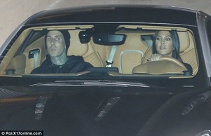50B81DC500000578-6213469-Carpool_The_pals_rocked_up_the_celeb_haunt_in_her_gun_metal_grey-a-5_1538032816612.thumb.jpg.fcae860503a9d82265f27dec9bcabecf.jpg