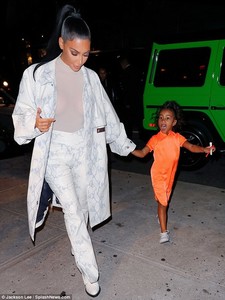 50D4BE7E00000578-6223213-Very_fashionable_child_The_eldest_child_of_Kim_and_Kanye_West_oo-m-48_1538269940050.jpg