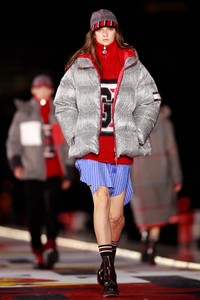 Julia Ratner Tommy Hilfiger Fall 2018 RTW 2.jpg