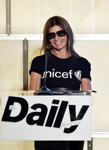 Carine+Roitfeld+Daily+Front+Row+Fashion+Media+nZ7ZbT83bf7x.jpg