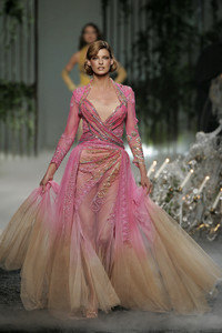 585510325_ChristianDior2005HauteCouture39.thumb.jpg.9c58785a866e87ca66ab03dab4decd5a.jpg