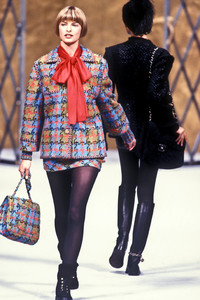 588410526_Chanel1993HauteCouture88.thumb.jpg.6d2c118514629063959cdf2c89982c85.jpg