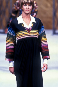 605193731_Chanel1993HauteCouture46.thumb.jpg.d0dd65e6d640dfbd4705e245d377a4f1.jpg