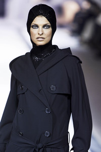 628942683_JeanPaulGaultier2003HauteCouture143.thumb.jpg.e20e2a30257fff450d0c309bf83321ff.jpg