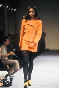 774508116_AzzedineAlaia1990WomenRTW6.thumb.jpg.8893f92aa74fed8ae6f73d86cfe327c1.jpg