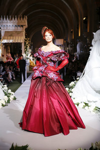 850746609_ChristianDior2007HauteCouture112.thumb.jpg.71e5fe79c3121dab23d93b8d35922445.jpg