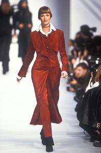 855384484_KarlLagerfeld1993WomenRTW61.thumb.jpg.ae70329f62b29c3f8714e2eefa5d0c2d.jpg