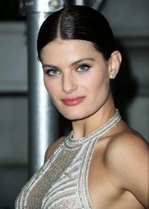 860771494_Isabeli-Fontana-Arrives-at-Harpers-Bazaar-ICONS-Party--10.thumb.jpg.54817cd15cc496d577693444e0bbaaa8.jpg