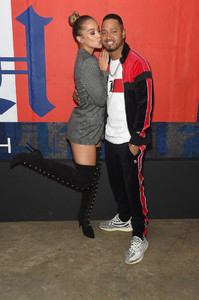 883838638_JasmineSandersTommyXLewisLaunchPartyxDTCeb6o1hex.thumb.jpg.f5737616e5530c36631f13d22fd7935b.jpg