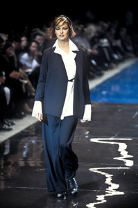 964012490_YohjiYamamoto1996WomenRTW84.thumb.jpg.24f891a1e232d8c415cf5edb9f5036ad.jpg