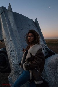 Cindy-Crawford-Acne-Studios-FW18-06-620x930.thumb.jpg.ee60f2d058f5005d5a73a4ad7aff922d.jpg
