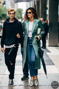 Cindy-Crawford-by-STYLEDUMONDE-Street-Style-Fashion-Photography20180909_48A0131.jpg