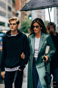 Cindy-Crawford-by-STYLEDUMONDE-Street-Style-Fashion-Photography20180909_48A0137.jpg