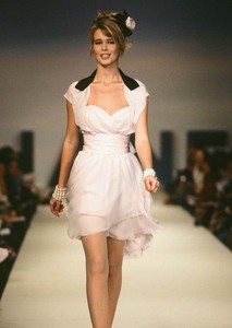 Claudia-Schiffer-c-Holger-Jacobs-3-800.thumb.jpg.ee530d71e0d051cfb6415da9b79bce51.jpg