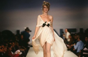 Claudia-Schiffer-c-Holger-Jacobs-5-900.thumb.jpg.d3b27c482da42aba3c814b38658a5af3.jpg