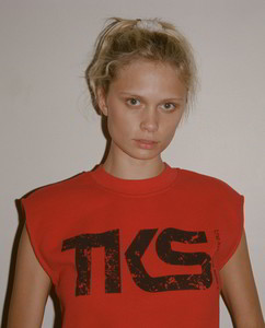 FSWE17001SRED01_A.jpg