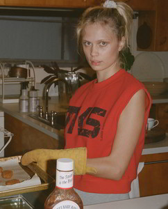 FSWE17001SRED01_C.jpg