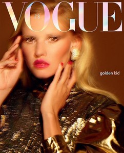 Lara-Stone-Vogue-Czechoslovakia-October-2018-620x768.thumb.jpg.2be159155c49b663161fe14837215dd7.jpg