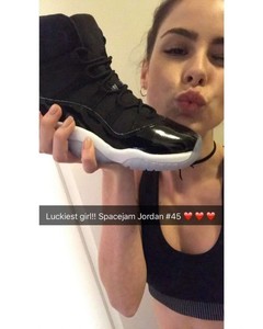 Lena-Meyer-Landrut--Instagram-Snapchat-2017--17-662x827.jpg