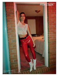 MISS-VOGUE-Dan-Martensen-x-Clare-Richardson_Page_04.thumb.jpg.3d8e7b187375d4345f3ac3e3b64c1a9c.jpg