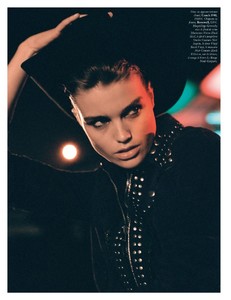 MISS-VOGUE-Dan-Martensen-x-Clare-Richardson_Page_09.thumb.jpg.32347e648b89b8fff64bc27a691aeb8b.jpg