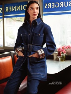 Mariacarla-Boscono-Holt-Renfrew-Fall-2018-Catalog02.thumb.jpg.377014e5573de579330efb98ec0bb543.jpg