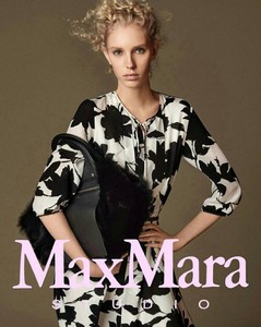 MaxMara_2-819x1024.thumb.jpg.000abc8a2120526bff8ea947af86652b.jpg