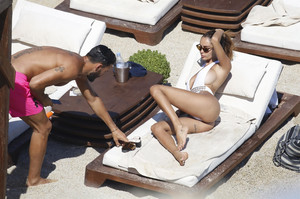 Nabilla-Benattia-Sexy-TheFappeningBlog.com-21.jpg