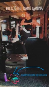 Nina-Dobrev-Working-out_-Instagram--21-662x1175.jpg