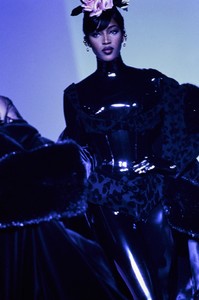 THIERRY-MUGLER-FALL-1995-RTW-08-NAOMI-CAMPBELL.thumb.jpg.694f31ee07fd8c77681fa2e4c0330b1e.jpg