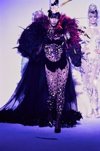 THIERRY-MUGLER-FALL-1995-RTW-109-NAOMI-CAMPBELL.thumb.jpg.52f13b6c0d2bd37de976f28f284c633b.jpg