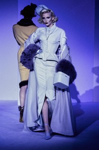 THIERRY-MUGLER-FALL-1995-RTW-30-NADJA-AUERMANN.thumb.jpg.bdaba42ad1b8390e306166e52d521055.jpg